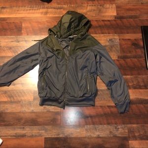 Comfortable wind breaker